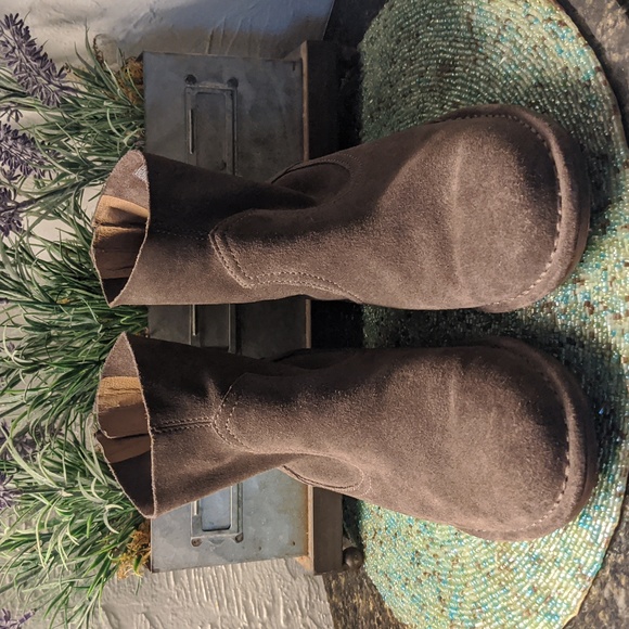 Ugg Ankle Booties Brown Suede - Picture 4 of 10